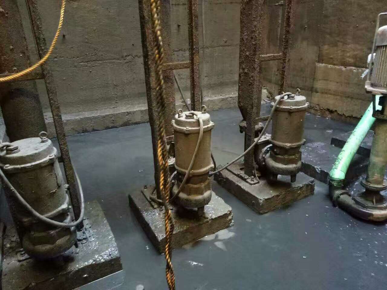 布拖污水池清理